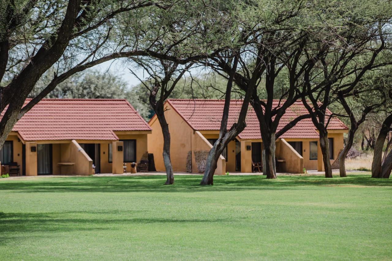 Okapuka Safari Lodge Windhoek Exterior foto