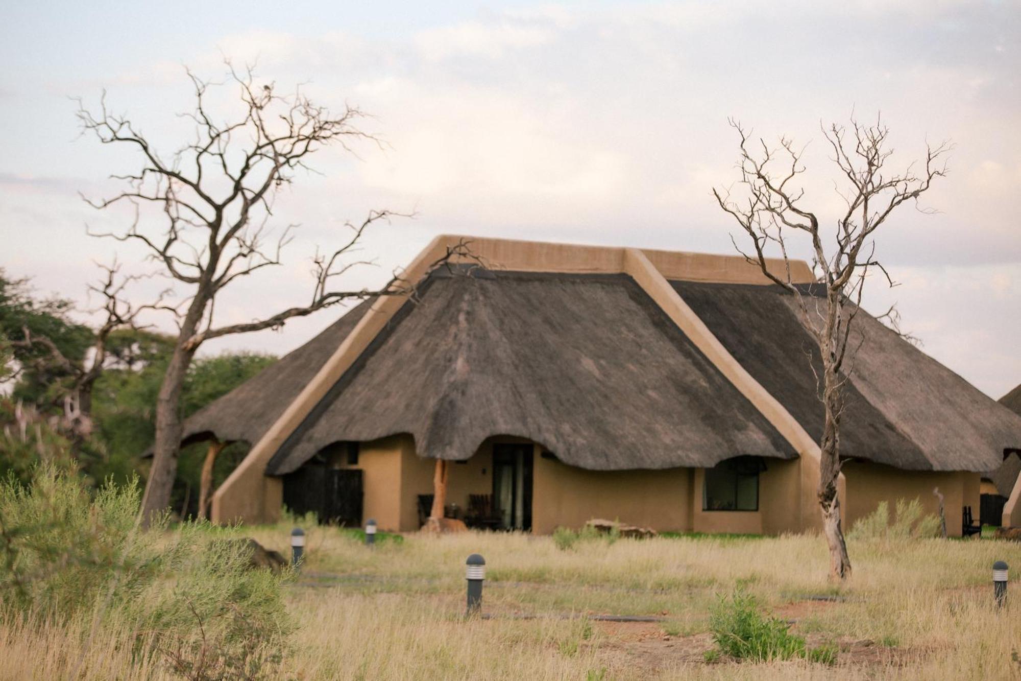 Okapuka Safari Lodge Windhoek Zimmer foto